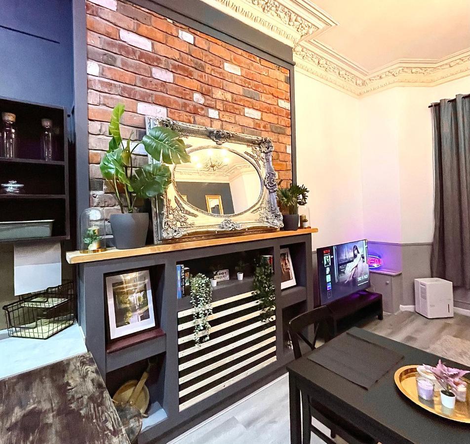 Adeamstays Provides Beautiful Centrally Located 1 And 2 Bed Apartments On Liverpools Boulevard Buitenkant foto