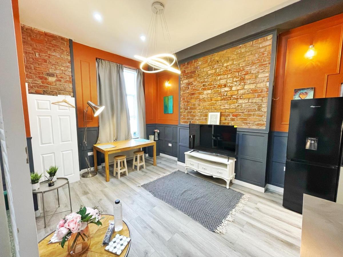 Adeamstays Provides Beautiful Centrally Located 1 And 2 Bed Apartments On Liverpools Boulevard Buitenkant foto