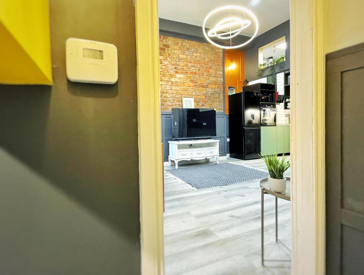 Adeamstays Provides Beautiful Centrally Located 1 And 2 Bed Apartments On Liverpools Boulevard Buitenkant foto