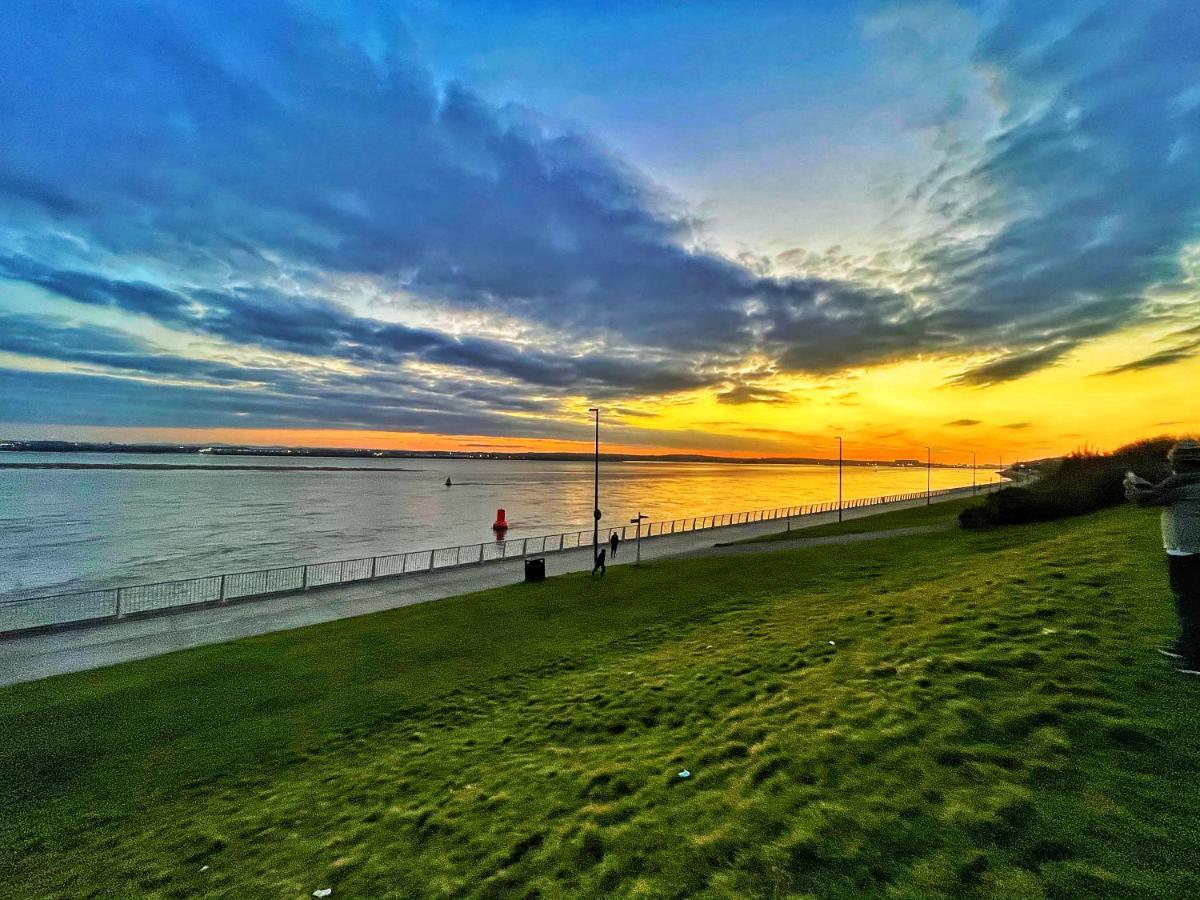 Adeamstays Provides Beautiful Centrally Located 1 And 2 Bed Apartments On Liverpools Boulevard Buitenkant foto