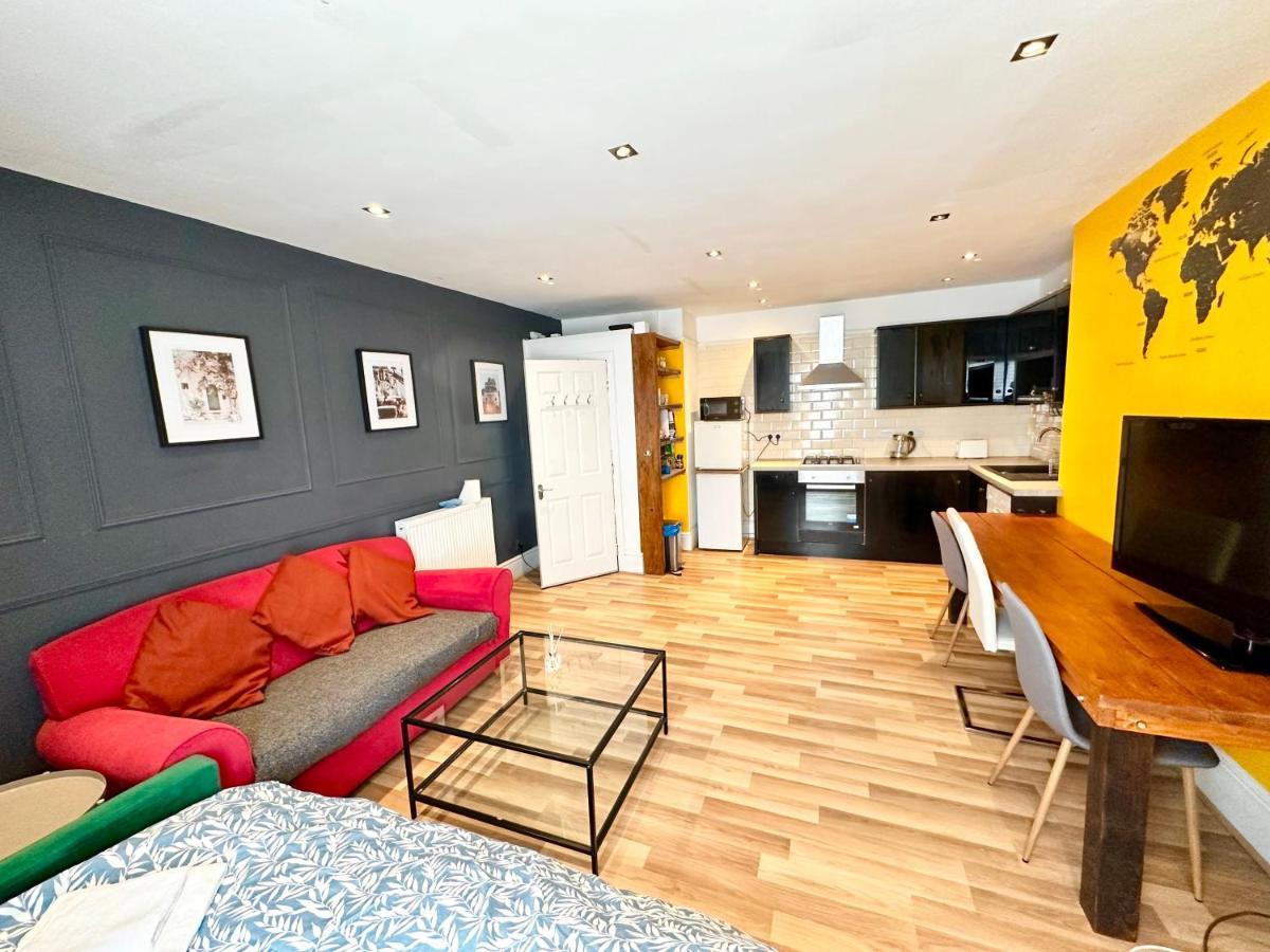 Adeamstays Provides Beautiful Centrally Located 1 And 2 Bed Apartments On Liverpools Boulevard Buitenkant foto