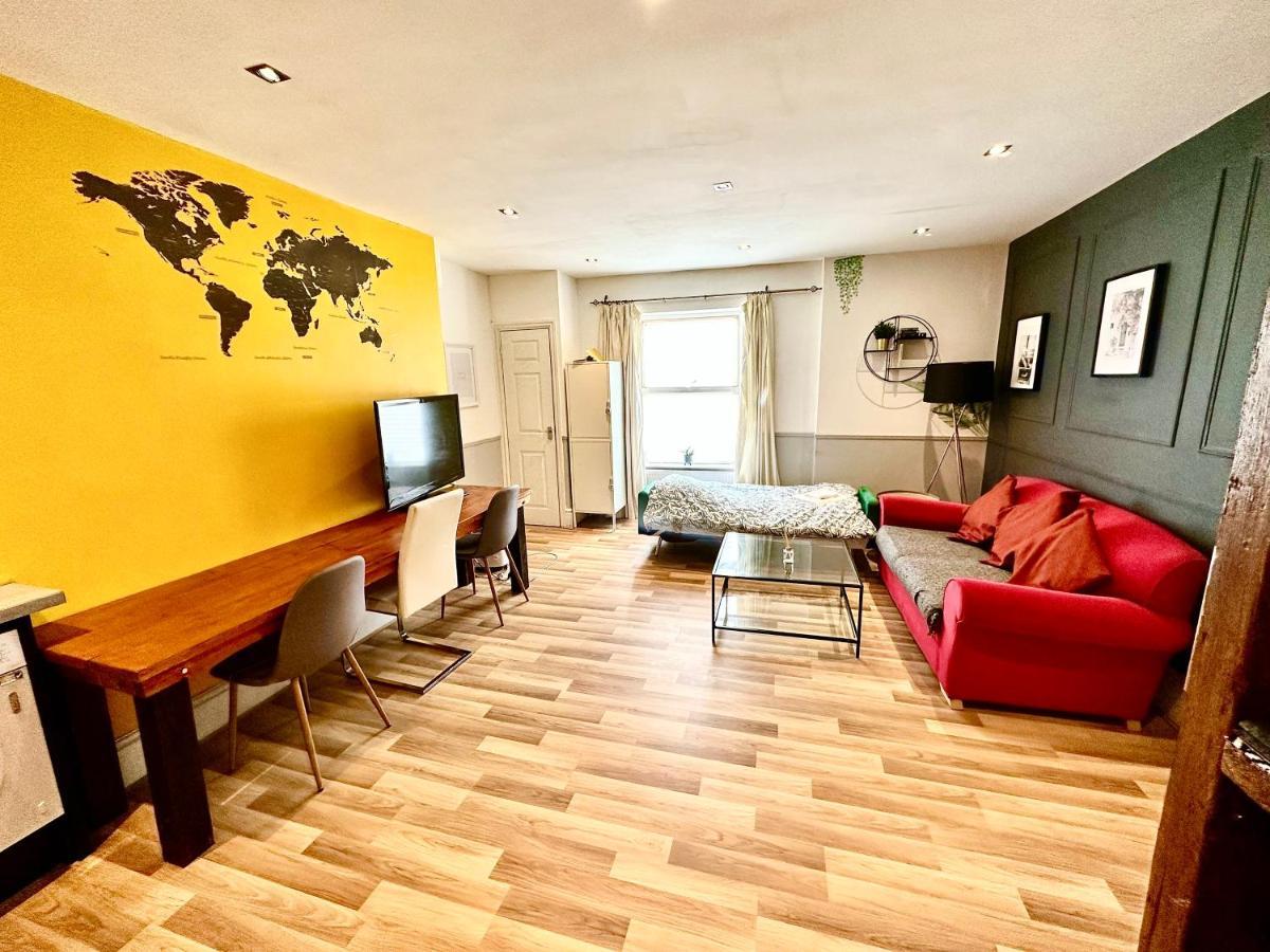 Adeamstays Provides Beautiful Centrally Located 1 And 2 Bed Apartments On Liverpools Boulevard Buitenkant foto