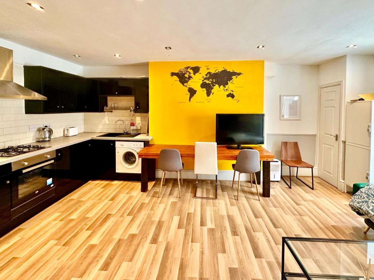 Adeamstays Provides Beautiful Centrally Located 1 And 2 Bed Apartments On Liverpools Boulevard Buitenkant foto