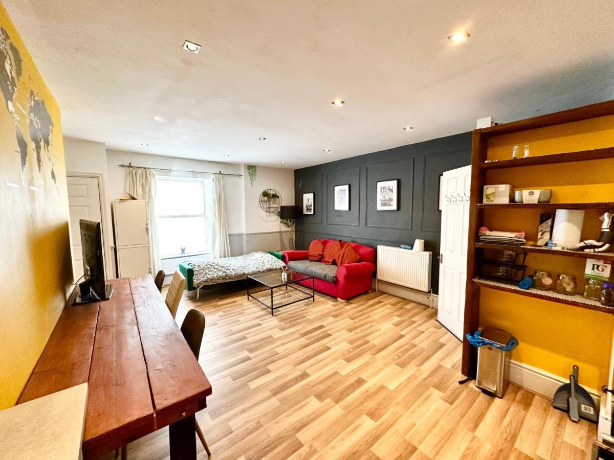 Adeamstays Provides Beautiful Centrally Located 1 And 2 Bed Apartments On Liverpools Boulevard Buitenkant foto